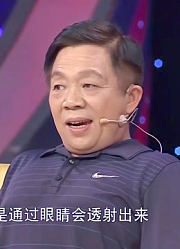 “半身”大叔积极乐观，主持人调侃大叔儿子：你发量输给了你爸！