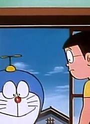 小皇帝一回家就老看《哆啦A梦》轻松登山帽上，游戏都不玩了