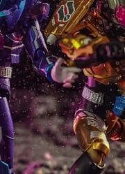 日本玩家开箱S.H.Figuarts假面骑士ROGUE鳄霸