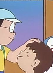 家里的小孩最近迷上了《哆啦A梦》大雄的弟弟小雄？上，还拉着爸妈一起看