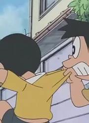 我们家小孩最近迷上了《哆啦A梦》正义的英雄，胖虎超人，还拉着爸妈一起看