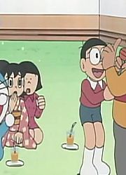 《哆啦A梦》壁纸里的新年会下真的厉害，甚至连班长都在讨论