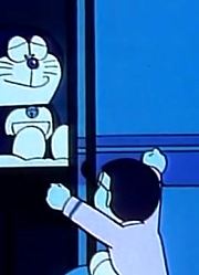 我家小孩最近迷上了《哆啦A梦》乖宝宝睡组合，还拉着爸妈一起看