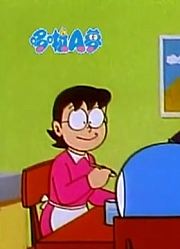 我和爷爷说，学校里的好朋友都爱看《哆啦A梦》远照镜子上