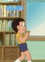我家小孩最近迷上了《哆啦A梦》人体发条，还拉着爸妈一起看