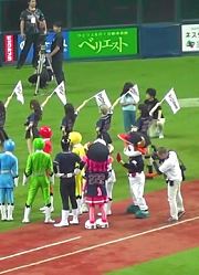 动物战队兽王者们登上甲子园现场为大家助威