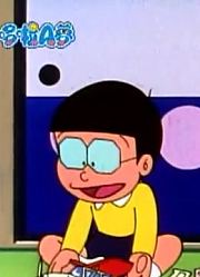 家里那小孩最近迷上了《哆啦A梦》家里的百货公司下，搞的爸妈也想看了