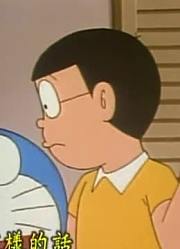 我和妈妈说，学校里的好朋友都爱看《哆啦A梦》童话故事里的商品