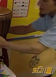 我和妈妈说，学校里的好朋友都爱看《天线宝宝》MoveWithTheDrum