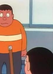 我家小孩最近迷上了《哆啦A梦》选举车上，还拉着爸妈一起看