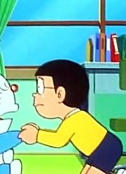 小皇帝前天开始老看《哆啦A梦》洞悉头盔上，游戏都不玩了