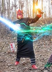 奥特曼真人版：绿巨人被怪兽暗算封印进星球杯，短迪迦能救他吗？