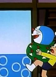 应该早点刷《哆啦A梦》包巾计程车上，真的很值