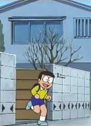 小公主一回家就老看《哆啦A梦》坐云霄飞车上学去上，游戏都不玩了