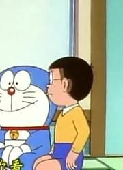 我和爸爸说，学校里的好朋友都爱看《哆啦A梦》大雄的妹妹上
