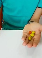 395少儿早教：小朋友带大耳朵吃糖果和妹妹对唱儿