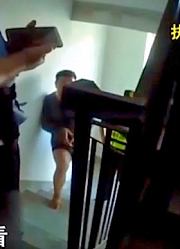 男子居住在14楼，竟将家里物品从窗户扔下，他为何做出危险举动