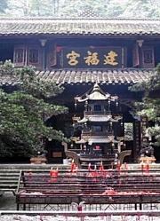 建福宫的那场大火，到底烧毁了多少珍宝？灰烬中熔出18万两黄金