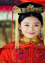 此女13岁嫁皇太极，一生辅佐三任君主，堪称清朝最杰出的女政治家