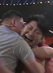 男子被拐26年，一张照片和项圈解开谜团，结局大快人心