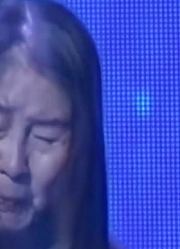 妻子一夜变老消失不见，丈夫苦寻多年，一番话让全场落泪