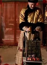 古代人们冬天怕冷，皇帝取暖行为不当，宫女哭泣：陛下，不可以