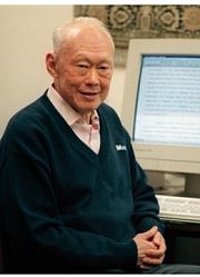 走近新加坡国父李光耀传记（中）
