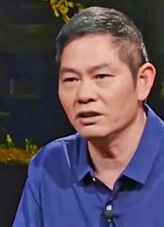 儿子从小叛逆不看，父亲一次家暴逼走儿子，后悔16年场上大哭