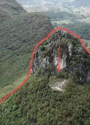 此地堂局极佳头戴官帽，据说是大贵之地，你看后人能出多大的官？