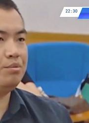 男子体验实弹射击，竟被自己所持手枪击中倒地，监控记录下这一幕