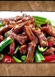 张爱玲对一种食材情有独钟，她还说不加蒜一起炒，简直不值一炒