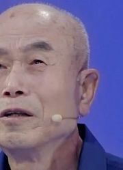 老人苦守烈士勋章70年，门开后结果太扎心，当场泪崩