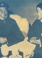 开国中将去世，消息传开后，为何有一群日本人在墓前大哭？