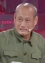 7旬老人寻妻路，每日徒步数千里，背包打开那刻全场落泪