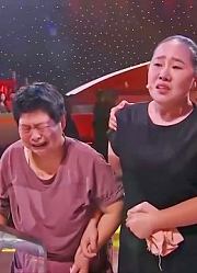 “患癌母亲”帮抱养子女找家，门开后催人泪下，观众泪流不止