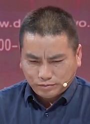 男子自幼视力残障，苦寻母亲27年，一番话让全场流泪