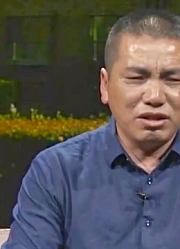 男子自幼视力残障，母亲失踪27年，养100头猪养家太心酸