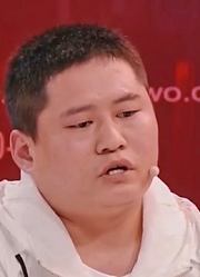 男子儿时沉迷游戏，偷爸爸50元被打，一气之下离家后悔一生